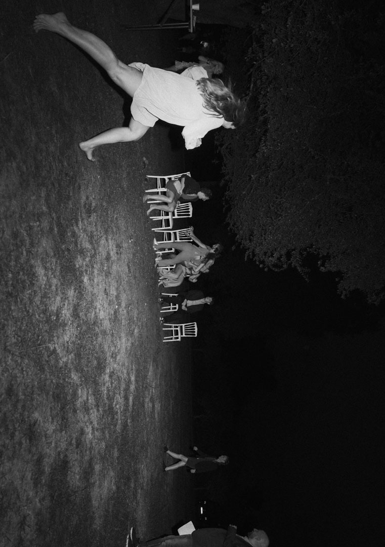 Invitée courant spontanément pendant le cocktail au château d'Orleix, Hautes Pyrénées